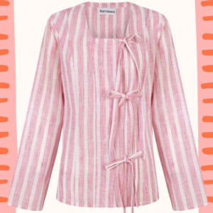 La blusa de lazos rosas